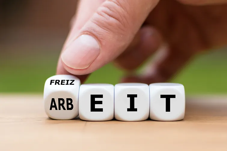 Auf Würfeln steht Freizeitausgleich Auf Würfeln steht Freizeitausgleich