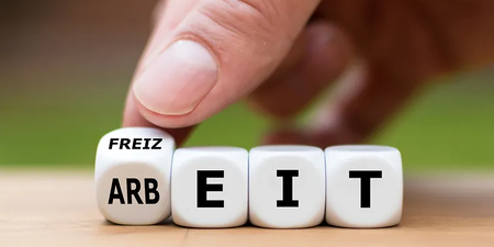 Auf Würfeln steht Freizeitausgleich Auf Würfeln steht Freizeitausgleich