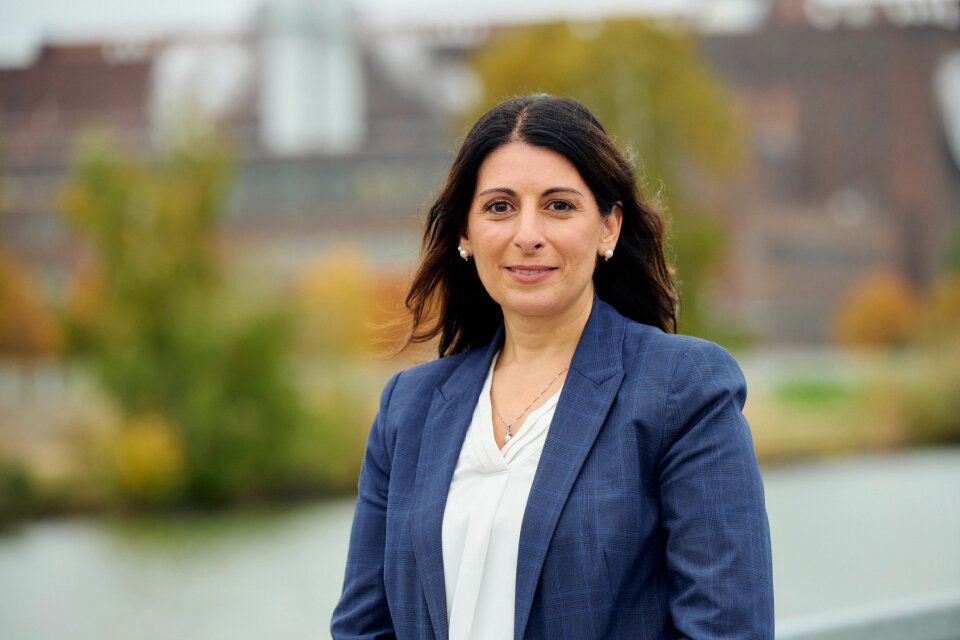 Daniela Cavallo, Betriebsratsvorsitzende bei VW, kämpft für sichere Arbeitsplätze und setzt sich entschlossen für die Interessen der Belegschaft ein. Daniela Cavallo, Betriebsratsvorsitzende bei VW, kämpft für sichere Arbeitsplätze und setzt sich entschlossen für die Interessen der Belegschaft ein.