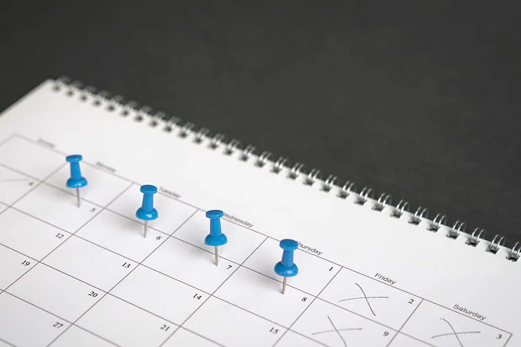 Ein Wochenkalender mit einer 4-Tage-Woche Ein Wochenkalender mit einer 4-Tage-Woche