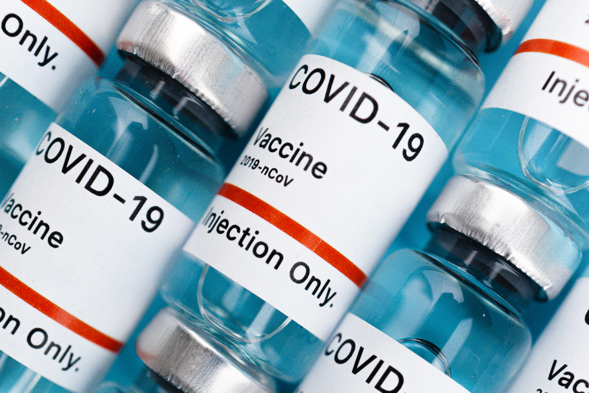 Viele Covid-19 Impfampullen
