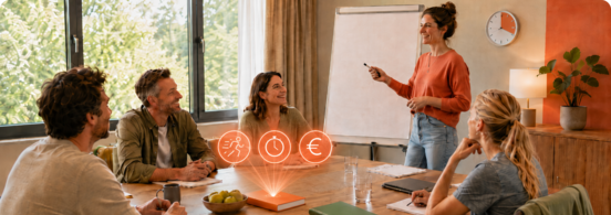 Seminargruppe in einem W.A.F. Grundlagenseminar mit Trainerin, Flipchart und Symbolen für Zeit, Tempo und Kosten. Seminargruppe in einem W.A.F. Grundlagenseminar mit Trainerin, Flipchart und Symbolen für Zeit, Tempo und Kosten.