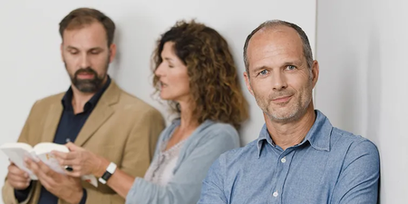 Personen reden über die Einstweilige Verfügung Personen reden über die Einstweilige Verfügung