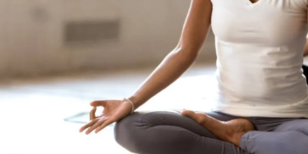 Frau macht Yoga Frau macht Yoga