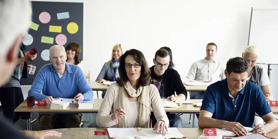 Betriebsräte bekommen eine Berufsbildung auf einem Seminar Betriebsräte bekommen eine Berufsbildung auf einem Seminar