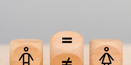 Das Entgelttransparenzgesetz bekommt eine Frau im Seminar erklärt Das Entgelttransparenzgesetz bekommt eine Frau im Seminar erklärt