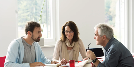 Schwerbehindertenvertretung und Betriebsrat beraten sich Schwerbehindertenvertretung und Betriebsrat beraten sich